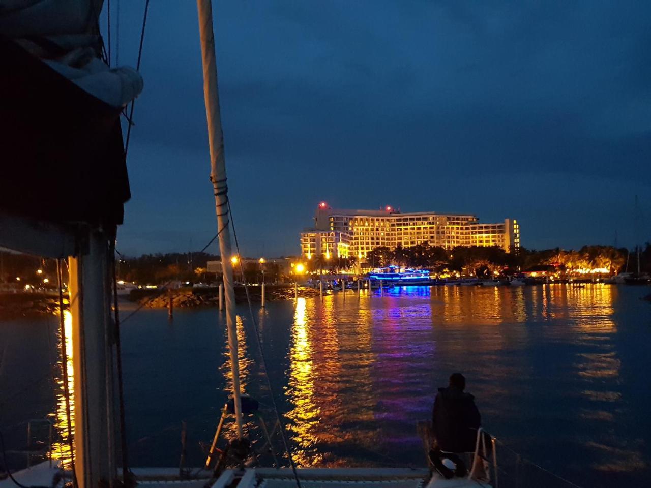 Marina Court Luxury Penthouse Aparthotel โกตาคินาบาลู ภายนอก รูปภาพ